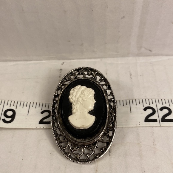 Vintage Cameo brooch pin black white silver tone - Picture 7 of 7